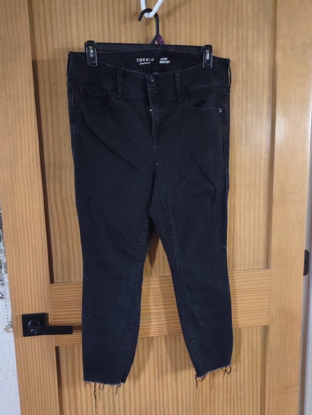 16 Torrid Washed Black Ankle Skinny Jeans